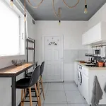 Cozy And Stylish Studio In The Ruin Bar District