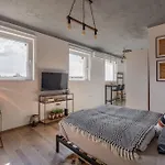 Cozy And Stylish Studio In The Ruin Bar District