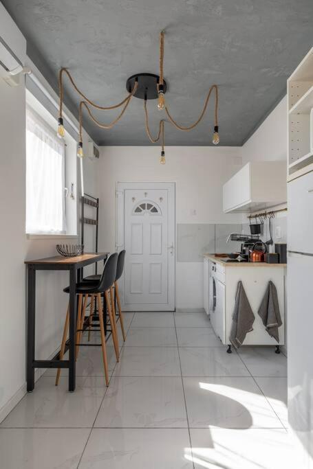 Apartment Cozy And Stylish In The Ruin Bar District