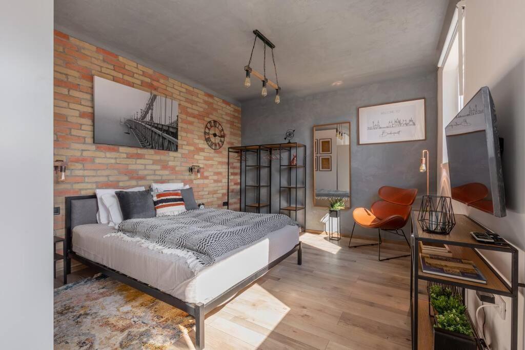 Cozy And Stylish In The Ruin Bar District Budapest