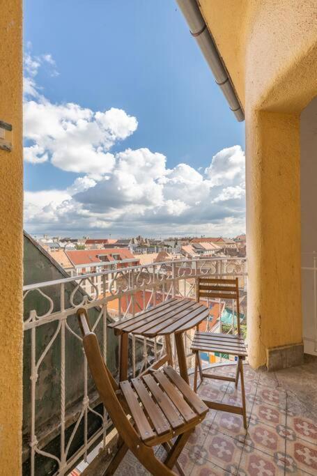 Cozy And Stylish In The Ruin Bar District Apartment Budapest
